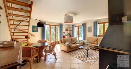 JOLIE VILLA 8 COUCHAGES AVEC PISCINE