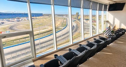 Race-Themed Luxury 7th Floor Texas Motor Speedway Condo - Right on the track!