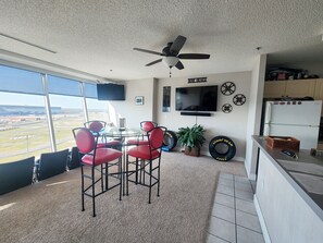 Dining - Race-Themed Luxury 7th Floor Texas Motor Speedway Condo - Right on the track! (Fort Worth)