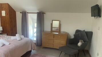 1 bedroom, iron/ironing board, free WiFi, bed sheets