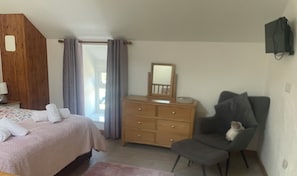 1 bedroom, iron/ironing board, free WiFi, bed sheets - Beudy Bach is a small cottage at the foot of Moel Hebog. (Beddgelert)