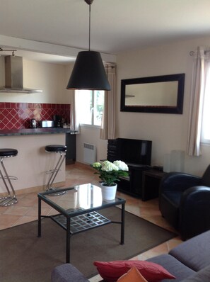 Living area - LITTLE HOUSE IN THE VINEYARD (Cassis)