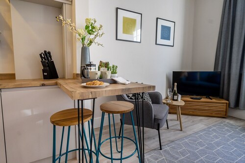 Heart of the City Luxury Apartment - sleeps 2 guests  in 1 bedroom