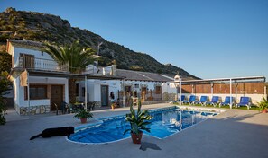 Outdoor pool - Apartment with pool and spectacular views, ideal for families (IZNAJAR)