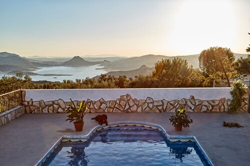 Apartment with pool and spectacular views, ideal for families