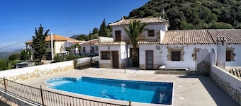 Apartment with pool and spectacular views, ideal for families