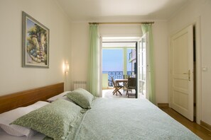 4 bedrooms, in-room safe, iron/ironing board, WiFi