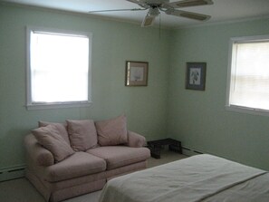 3 chambres, fer et planche à repasser, Wi-Fi, draps fournis