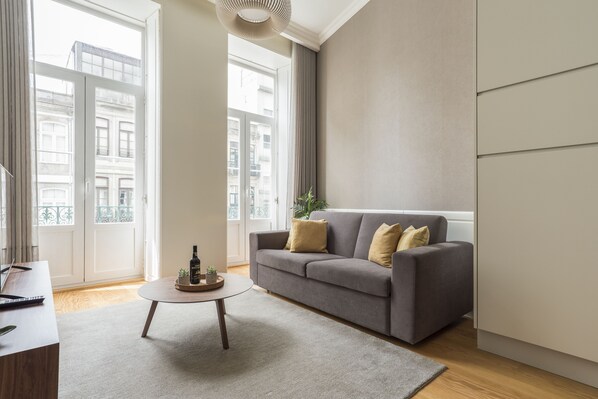 TV - LIT Apartments (2 bedrooms | city center) (Porto)