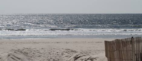 Beach nearby, sun-loungers, beach towels
