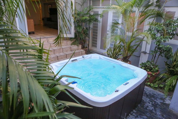 Bain à remous extérieur