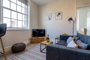 DVD player - Riverside City Loft Apartment - sleeps 2 guests  in 1 bedroom (York)