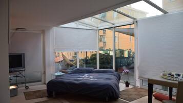 1 bedroom, blackout drapes, WiFi, bed sheets