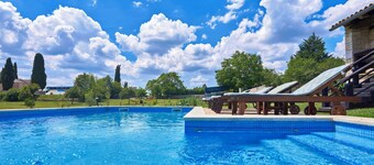 Holiday house Stara Hiža * large garden, private pool, free WiFi