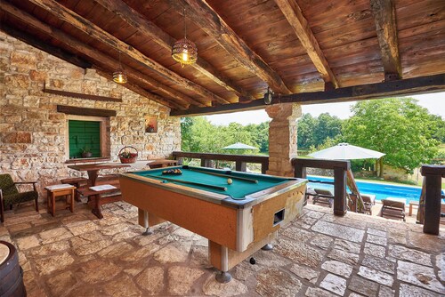 Holiday house Stara Hiža * large garden, private pool, free WiFi