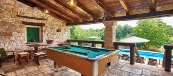 Holiday house Stara Hiža * large garden, private pool, free WiFi