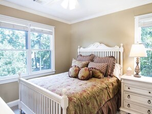 4 bedrooms, desk, iron/ironing board, free WiFi