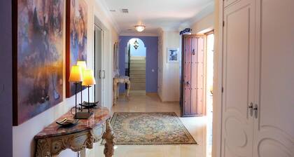 Ylellinen huvila 8 hengelle, oma uima-allas, unelma, WIFI