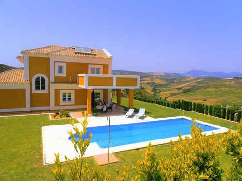 luxury villa for 8 persons with private pool, panoramic views, WIFI