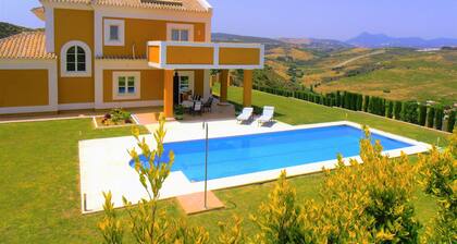 luxury villa for 8 persons with private pool, panoramic views, WIFI