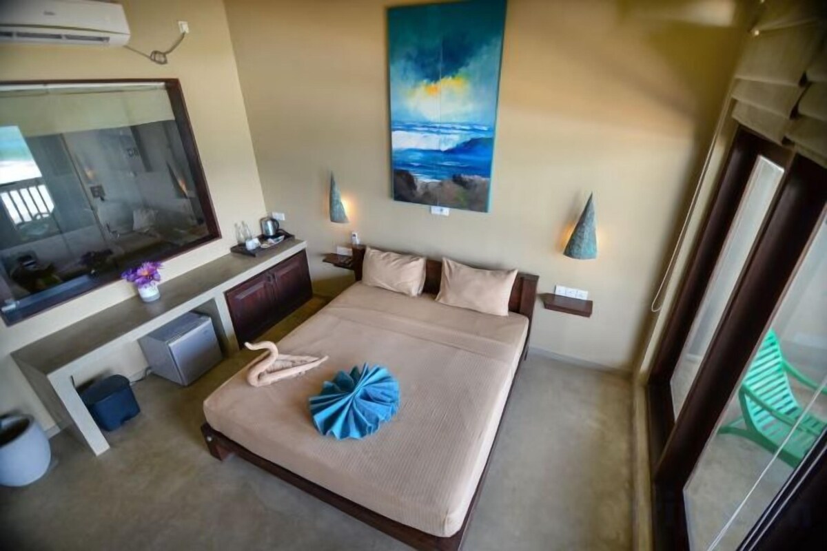 Minibar, in-room safe, blackout drapes, iron/ironing board (on request)