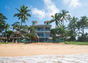Front of property - At Ease Beach Hotel (Hikkaduwa)