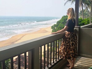Room, 1 King Bed, Sea View | Minibar, in-room safe, blackout curtains, iron/ironing board - At Ease Beach Hotel (Hikkaduwa)