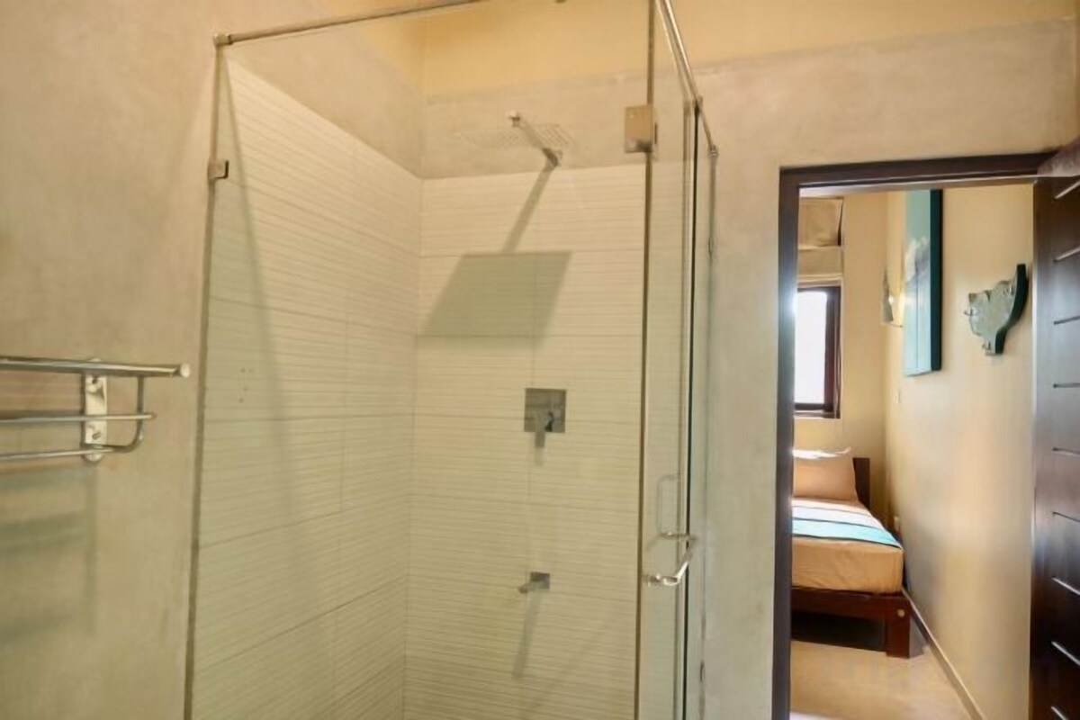 Bathroom | Shower, rainfall showerhead, towels