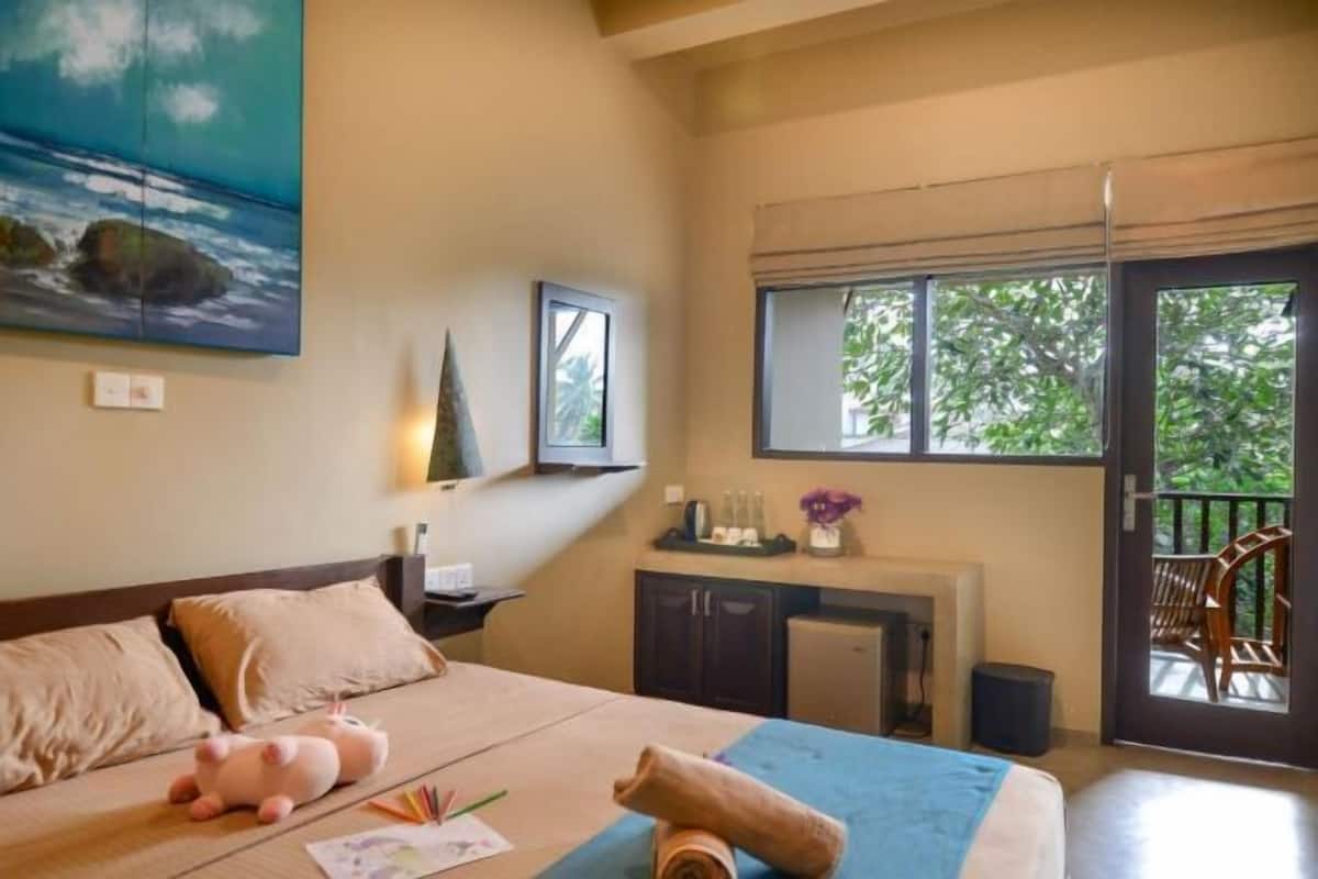 Minibar, in-room safe, blackout drapes, iron/ironing board (on request)