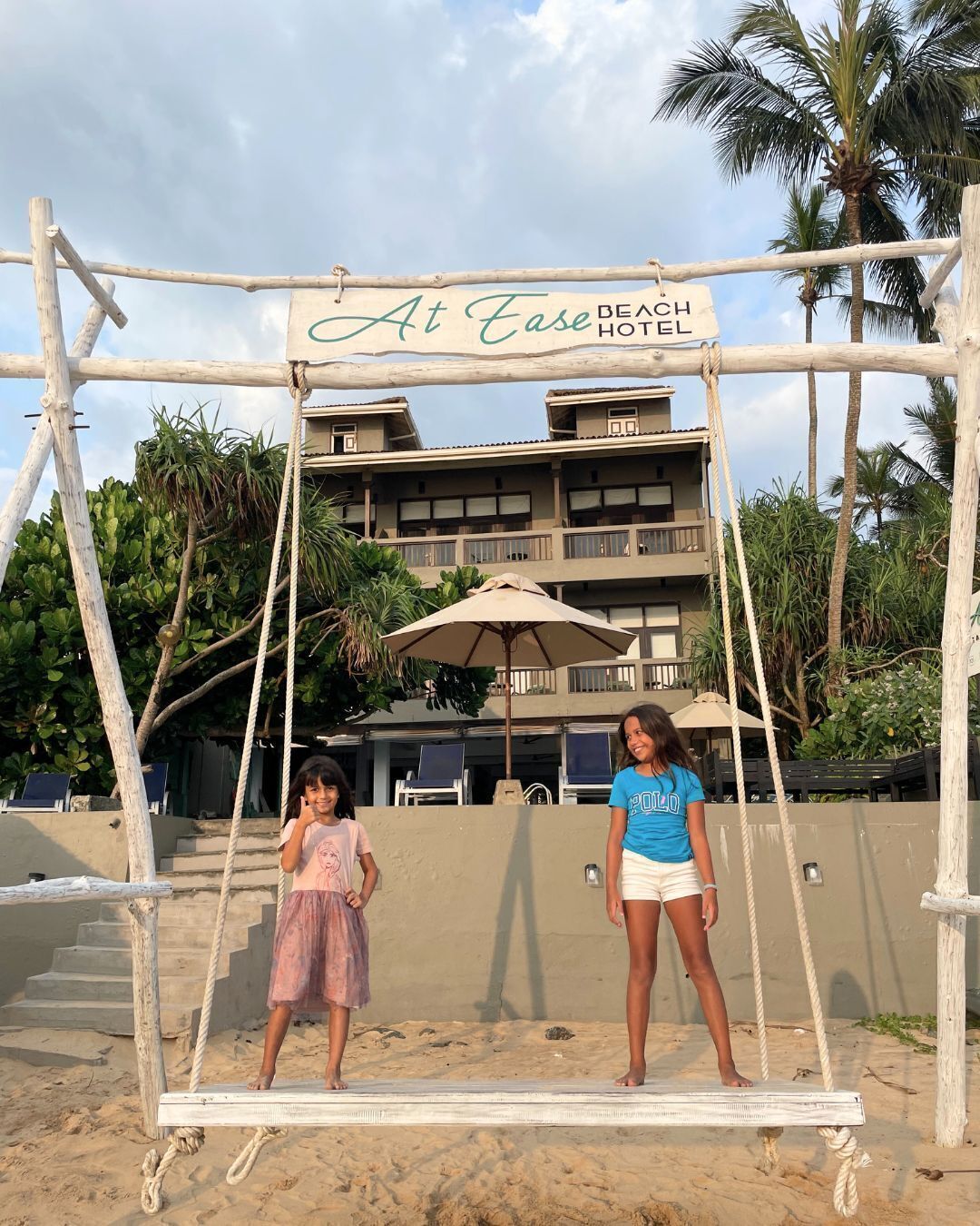 Ubicación a pie de playa, cabañas de uso gratuito y tumbonas