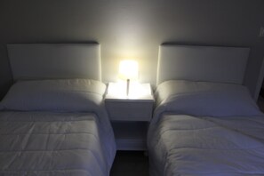 2 chambres, fer et planche à repasser, lit parapluie, Wi-Fi gratuit
