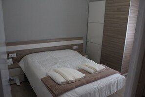 2 chambres, fer et planche à repasser, lit parapluie, Wi-Fi gratuit