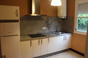 Fridge, microwave, stovetop, coffee/tea maker - Cozy house recently renovated (Dodro)