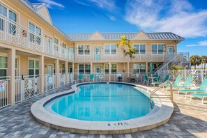 A heated pool - Cute beach condo with heated pool, steps to the sand! (Clearwater)