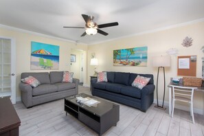 Smart TV - Cute beach condo with heated pool, steps to the sand! (Clearwater)