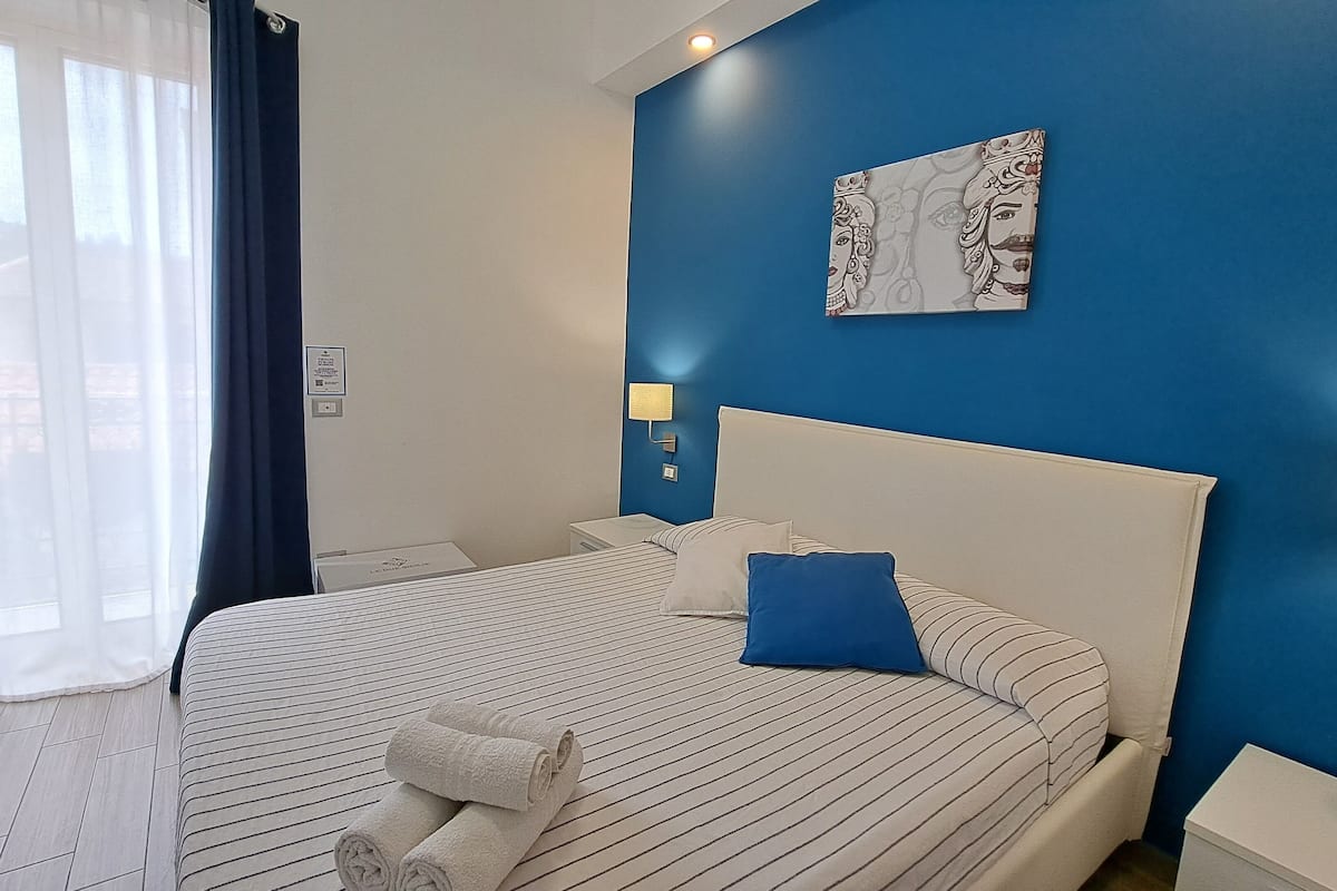 Comfort kamer, 1 queensize bed, uitzicht op stad | Verduisterende gordijnen, gratis wifi, beddengoed