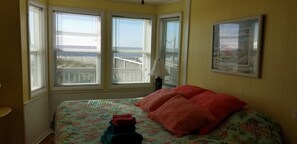 4 bedrooms, desk, iron/ironing board, WiFi