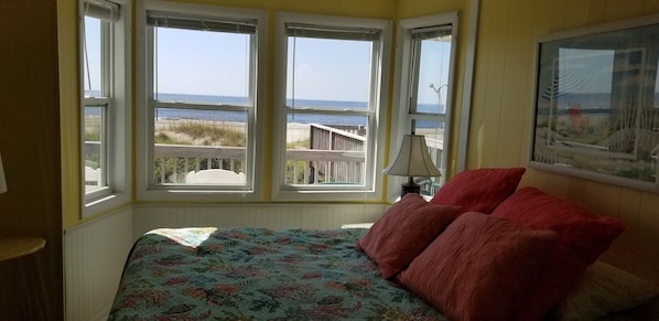 4 bedrooms, desk, iron/ironing board, WiFi