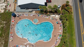 Een binnenzwembad, een verwarmd zwembad