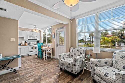 Beach Condo W/ Heated Pool - Steps to Sand - Clearwater Beach Suites 205