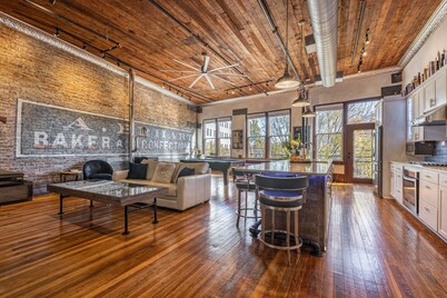 Capone's Loft -Most unique luxury place to stay in downtown Hot Springs!