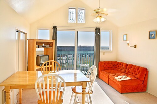 1BR beachfront condo, kitchen, & sea-view balcony