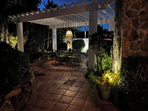 تناول الطعام بالخارج