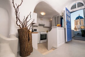 Micro-ondes, cafetière/bouilloire, grille-pain