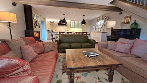 TV, fireplace, table tennis, books