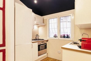 Fridge, oven, stovetop, dishwasher