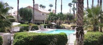 Palm Springs / Palm Desert California Beautiful Condo