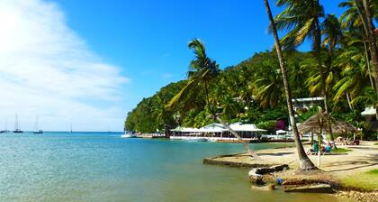 Fully staffed villa with a view of the ocean! Families welcome