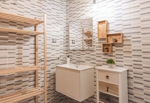 Dusche, Haartrockner, Bidet, Handtücher
