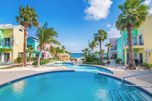 Cayman Paradise Villa #1 - 4BR Oceanfront, Pool & Quiet East End